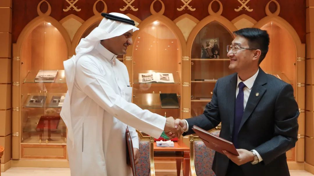 重磅 | 智慧宫与沙特阿卜杜勒·阿齐兹国王公共图书馆在利雅得签订合作备忘录