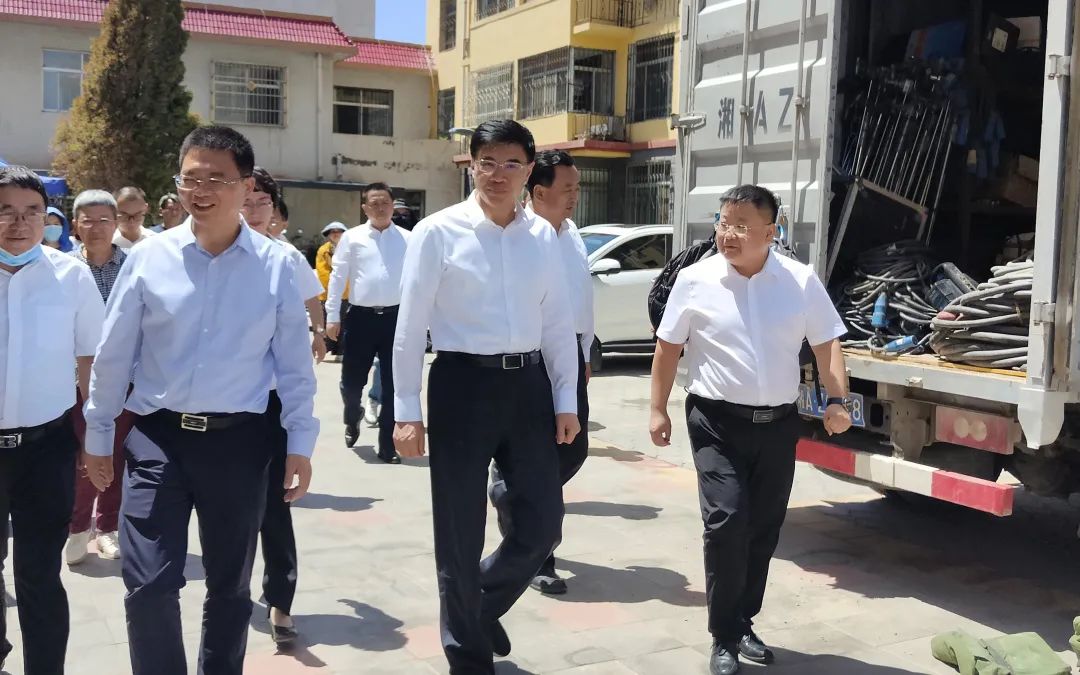 自治区党委常委李金科探班电影《六谷儿》剧组