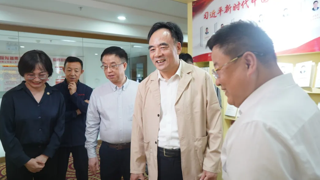 中国外文局机关党委书记陆彩荣一行莅临智慧宫调研座谈