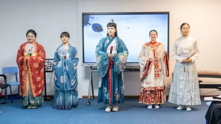 沙特吉达智慧宫中文教育学院成功举办“月圆天下 共话美好”中国文化日活动