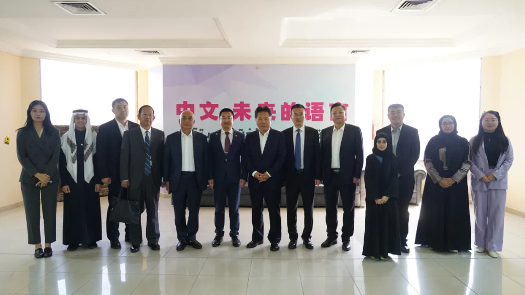 新华社副社长袁炳忠一行莅临沙特智慧宫调研