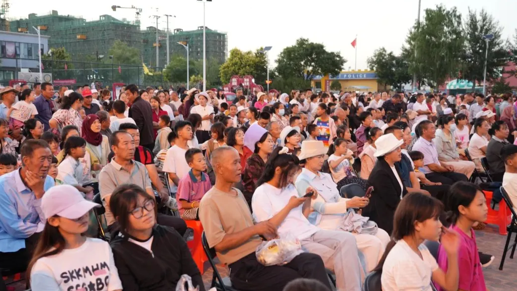 中卫日报 | 从田间地头到“荧幕主角”——电影《六谷儿》红宝村放映燃动乡土