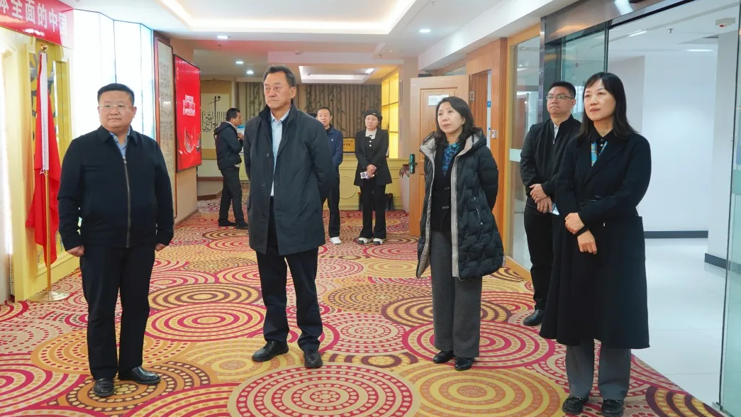 北京语言大学党委书记倪海东莅临智慧宫调研