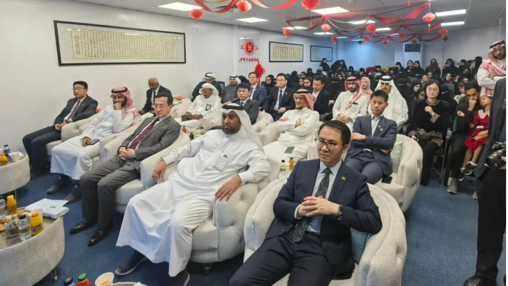  中国驻吉达总领馆 | 驻吉达总领事王奇敏出席第二届沙特中文书法比赛颁奖仪式
